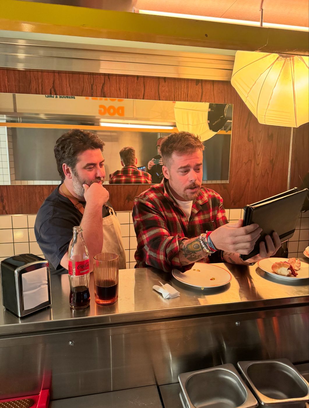 Rodaje del corto de Matt’s: el equipo revisa la toma en el monitor